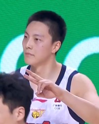 广东3消息！胡明轩深夜发声，徐杰新发型遭吐槽，焦泊乔化身阿联